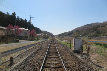 Fototapeta premium 田舎の真っ直ぐ線路の風景4