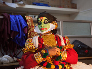 Rare candid pictures of kathakali artist without headgear