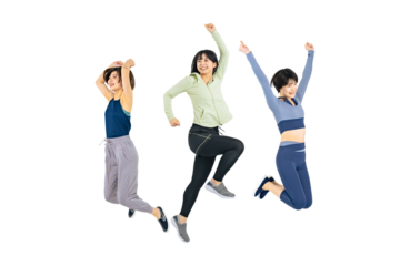 スポーツウェアを着てジャンプする女性のグループ　背景透過切り抜きPNG　（一人ずつの画像も販売しております。作成者リンクから「PNG」で検索してください）