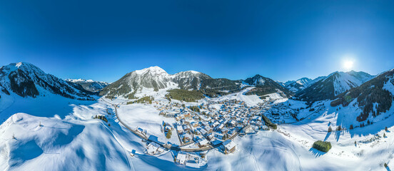 Der Wintersportort Berwang im Tiroler Außerfern im Luftbild - 360° Rundblick - obrazy, fototapety, plakaty