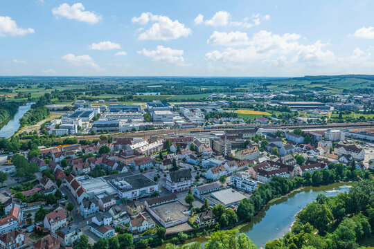 Donauw&ouml;rth im Luftbild, Blick &uuml;ber den Bahnhof zum Helikopter-Werk