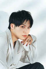 男性のファッションポートレート　メンズコスメ　スキンケア