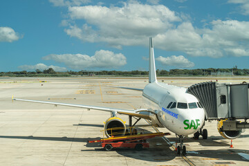 commercial aircraft at airport with SAF text and zero emissions