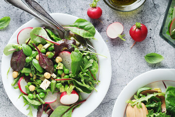 Green salad with asparagus and radish	