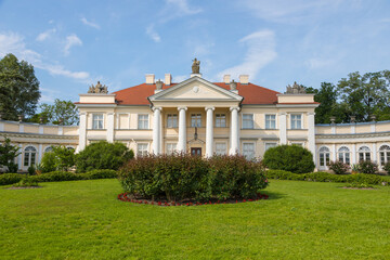 Fototapeta na wymiar View of the palace in Smielow, Poland.