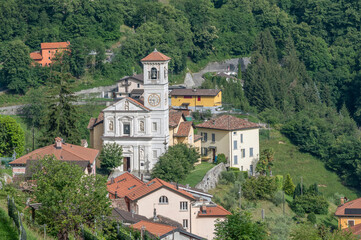Obraz premium Top view of the Church of Santo Stefano in Arogno, Switzerland