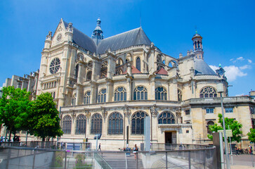Fototapeta na wymiar Historical building in city of Paris 