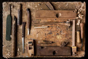 Hand tools Wood on an old wooden workbench - 619080130