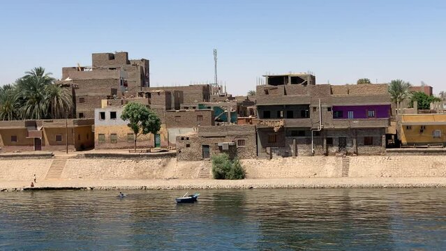 Westufer des Nil mit dem Ort Al Ramadi Bahary