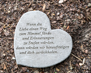Spruchherz auf einem Friedhof in Ratingen Hösel