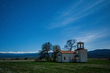 Fototapeta premium An enchanting night landscape of a temple in the mountains