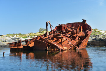 Schiffswrack an der Atlantikstraße in Norwegen 