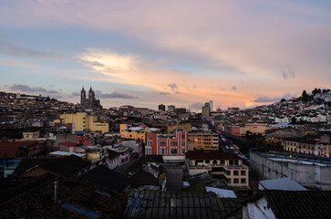 Fototapeta na wymiar Atardecer en Quito
