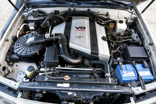 Toyota Land Cruiser 100 engine