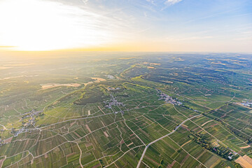 Reportage en montgolfière au-dessus de Pommard. Hot-air ballooning over Pommard.