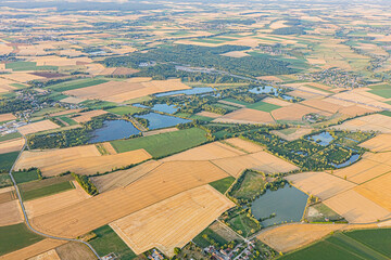Reportage en montgolfière au-dessus de Pommard. Hot-air ballooning over Pommard.