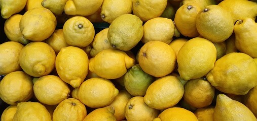 Viele gelbe Zitronen als Nahaufnahme und Vollbild