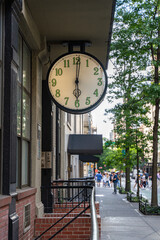 Fototapeta na wymiar clock on the street