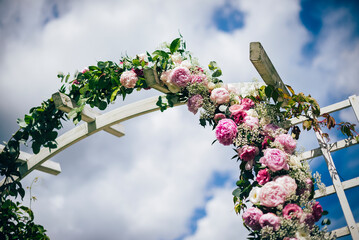 Dekoracje weselne, kwiaty na wesele, aranżacja weselna, oprawa weselna