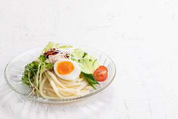 サラダうどん　salad udon