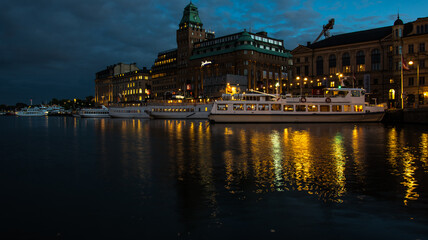 Obraz na płótnie Canvas Stockholm by Night: Reflections of Old Buildings in the Water
