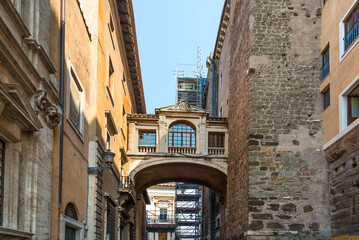 Corridor arch between two historical buildings in Rome