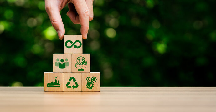 circular economy icons in wooden cubes. economic system that aims to minimize waste and maximize resource efficiency, sustainable strategies to eliminate waste and pollution for future business growth
