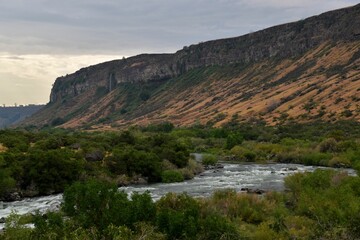 Breathtaking view of the stunning Twin Falls area in Idaho from the majestic Snake River Canyon.