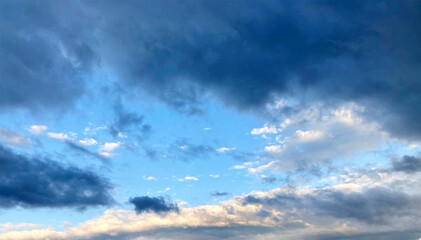 Obraz premium Beautiful sky with cloud before sunset, disturbing dramatic dark blue sunset. High quality photo