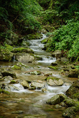 兵庫県・福崎町の雨上がりに滝と堰堤の増水