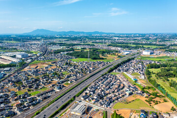みどりの駅付近の常磐道とつくばエクスプレス（茨城県つくば市）