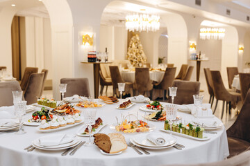 Serving a festive Christmas table