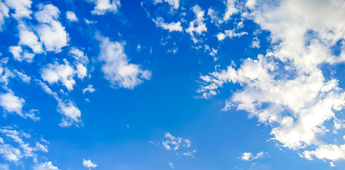 Fototapeta na wymiar blue sky and white clouds or cloudscape.