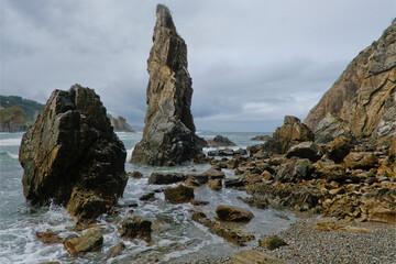 Viaje a Asturias, con visitas a las ciudades de Gijón y Oviedo, pueblos como Cangas de Onís y espacios naturales como Cabo Vidio, Playa del Silencio o el Parque Natural de Covadonga.