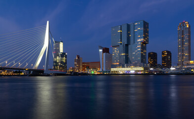Fototapeta na wymiar Rotterdam sky line by night 'Kop van Zuid'