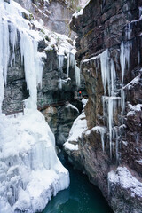Fototapeta na wymiar Winter Wasserfall