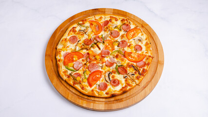 Vegetables and sausages pizza 