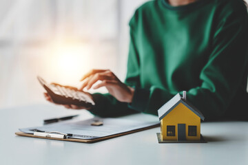 real estate agent Deliver model homes to customers. Mortgage contracts, loans, hire-purchase contracts and home sales. real estate loan concept