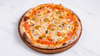Mushrooms and green olives pizza