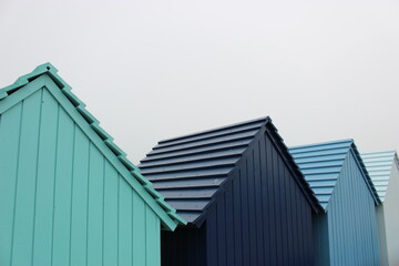 Les cabines colorées sur la plage de Dieppe - obrazy, fototapety, plakaty