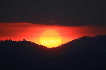 Obraz premium background sun at sunset landscape orange sky evening