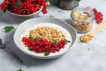 Oatmeal. Granola with yogurt and red currant

