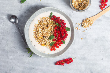 Oatmeal. Granola with yogurt and red currant
