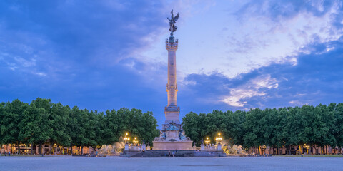 Naklejka premium Bordeaux's Place des Quinconces: Home to the Impressive Girondins Monument