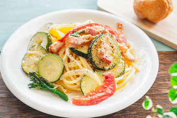 夏野菜とベーコンのパスタ