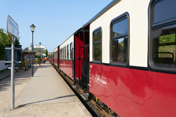 Die historische Bäderbahn Molli im Bahnhof von Kühlungsborn Ost an der deutschen Ostsee