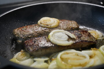 Rostbraten Braten Steak Zwiebeln