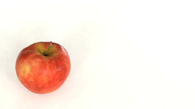 reifer vitaminreicher roter Apfel, 360&deg; Rotation, lecker, gesund, drehen, Obst, M&uuml;sli, 4K, Freisteller
