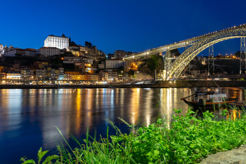 Fototapeta na wymiar dom luiz brige in Porto on the riverside of Duero river cityscape at night