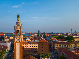 Obraz premium Venice Skyline: A vibrant aerial view of Venice, Italy. Capturing the iconic bell tower of a church towering over the charming terracotta rooftops and waterways.